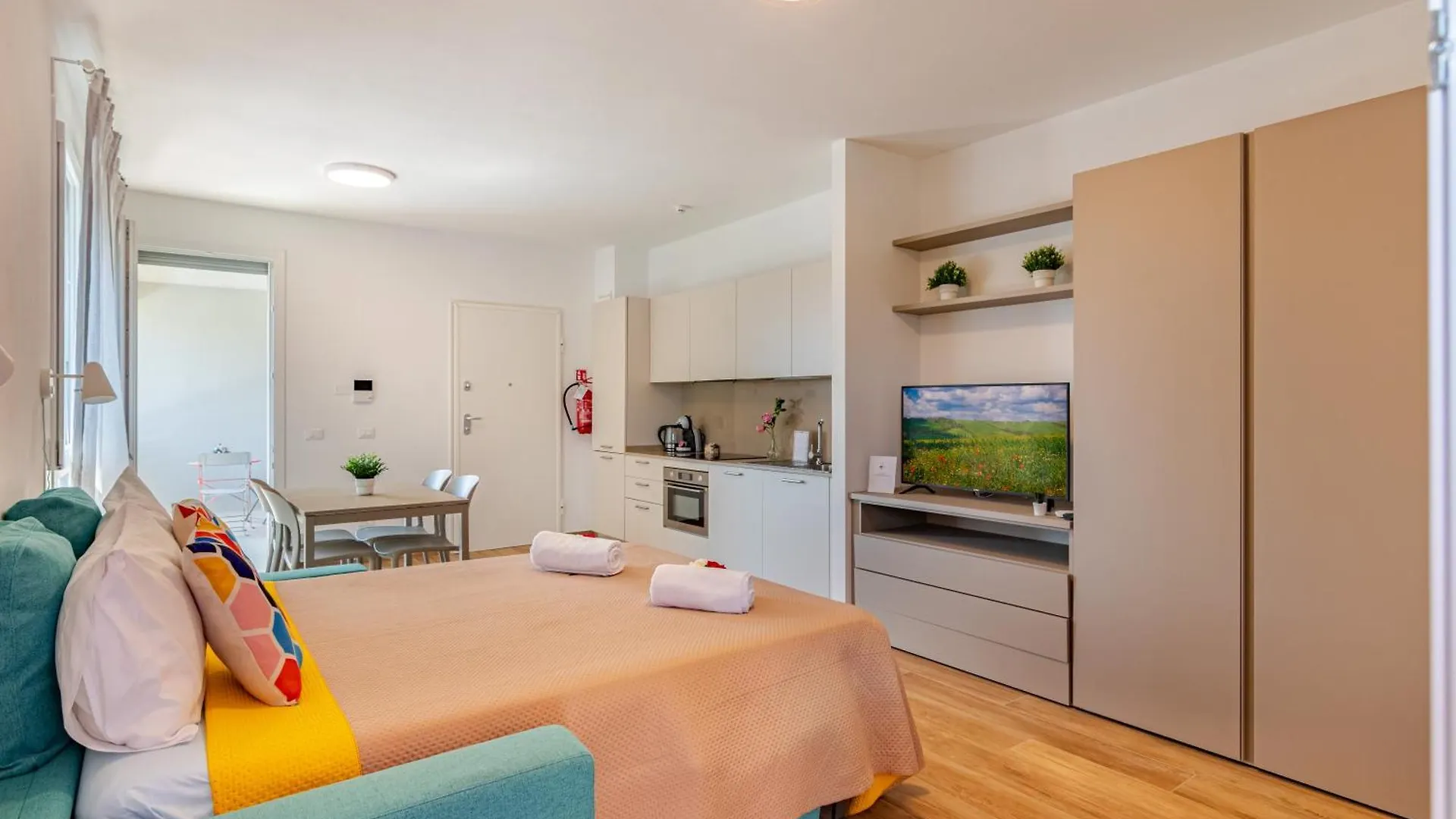 Apartment Ltapartments - Monolocale Con Parking A 10 Minuti Dalla Torre Pisa Italy
